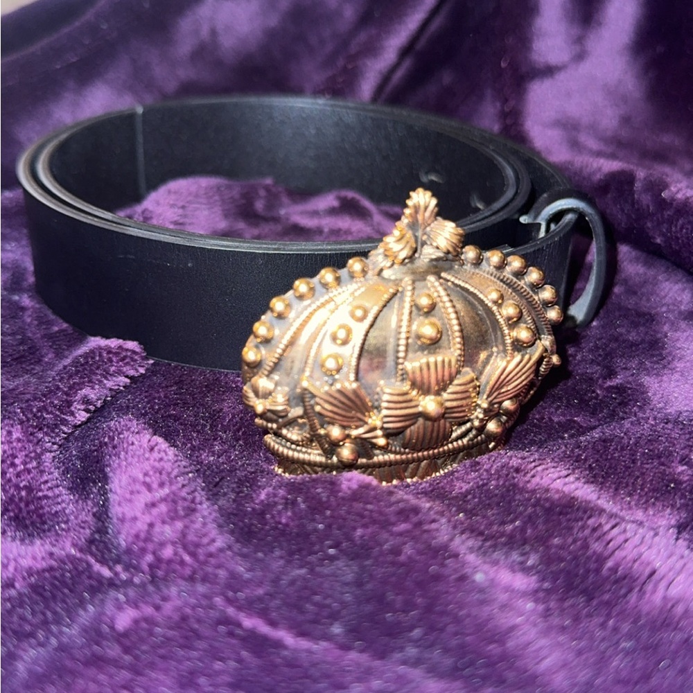 Elegant Black Dolce & Gabbana Belt with Gold Crown Buckle